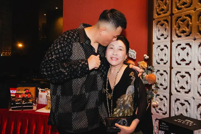 vo-chong-ong-trum-dien-tu-sai-thanh-gat-gao-khi-chon-con-dau-dua-3-dieu-kien-neu-con-trai-muon-cuoi-vo (4)