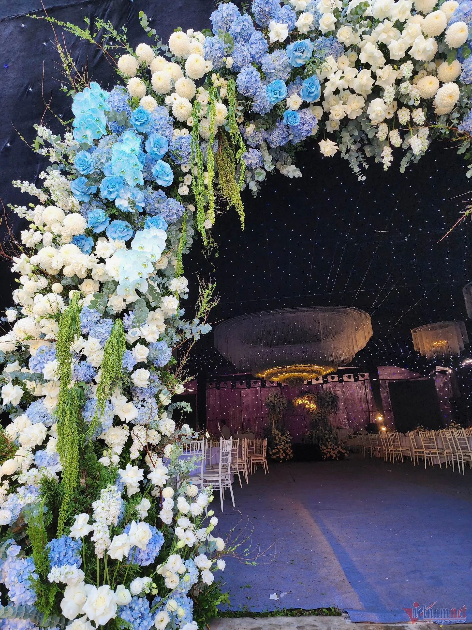 khong-gian-dam-cuoi-doan-van-hau-doan-hai-my-tai-ha-noi-lo-dien-co-hoanh-trang-nhu-nha-trai (41)