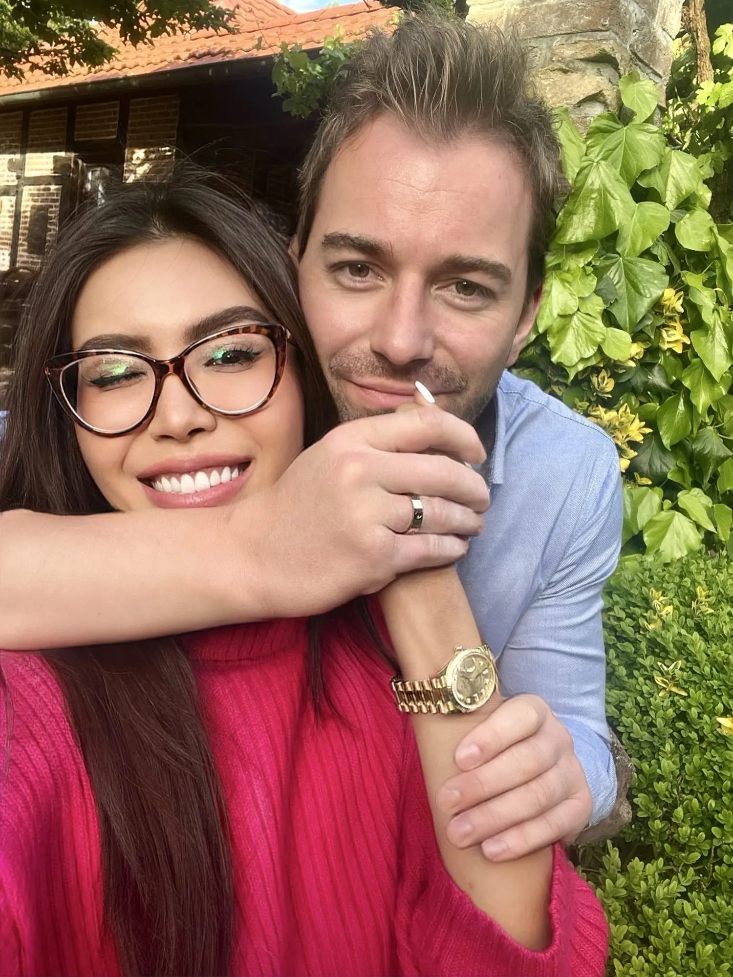 vua-moi-cau-hon-ban-trai-tay-minh-tu-lo-nghi-van-sap-len-chuc-me-netizen-dong-loat-chuc-mung (5)