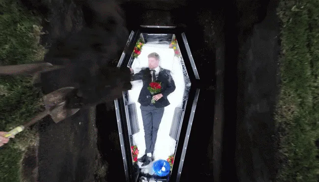 youtube-noi-tieng-thu-thach-song-7-ngay-trong-quan-tai-duoi-long-dat-va-cai-ket-khien-nhieu-nguoi-rung-minh (2)