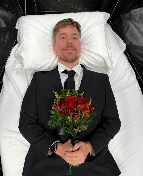 youtube-noi-tieng-thu-thach-song-7-ngay-trong-quan-tai-duoi-long-dat-va-cai-ket-khien-nhieu-nguoi-rung-minh (3)