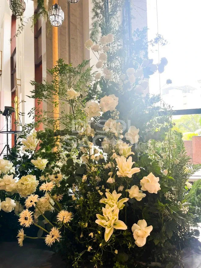 khong-gian-dam-cuoi-doan-van-hau-doan-hai-my-truoc-gio-g-100-hoa-tuoi-co-quay-bar-dac-biet (2)