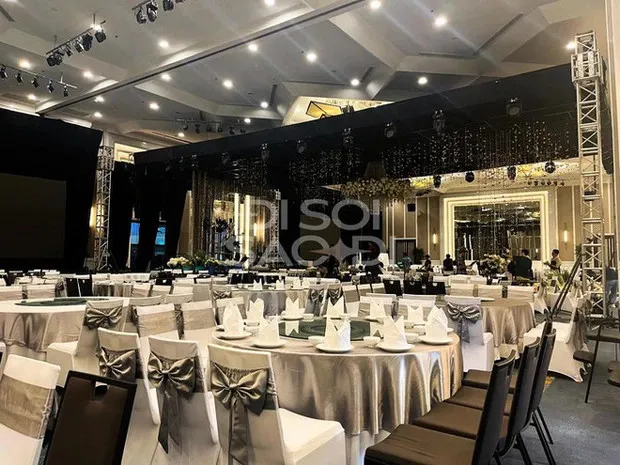 khong-gian-dam-cuoi-doan-van-hau-doan-hai-my-truoc-gio-g-100-hoa-tuoi-co-quay-bar-dac-biet (31)