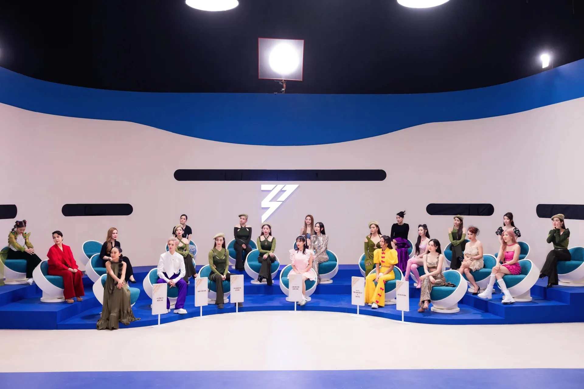 phuong-vy-cong-khia-boc-tinh-cach-team-le-quyen-mot-chi-dep-khien-co-khong-co-noi (18)