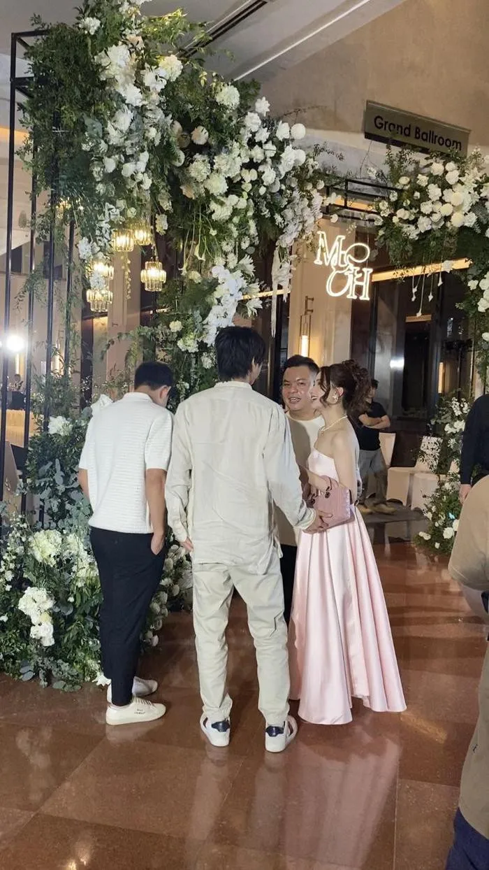 hoa-minzy-quay-nhiet-tinh-trong-dam-cuoi-puka-nhung-lai-voi-va-ve-som-o-hon-le-van-hau-netizen-nghi-van-ne-tinh-cu (6)