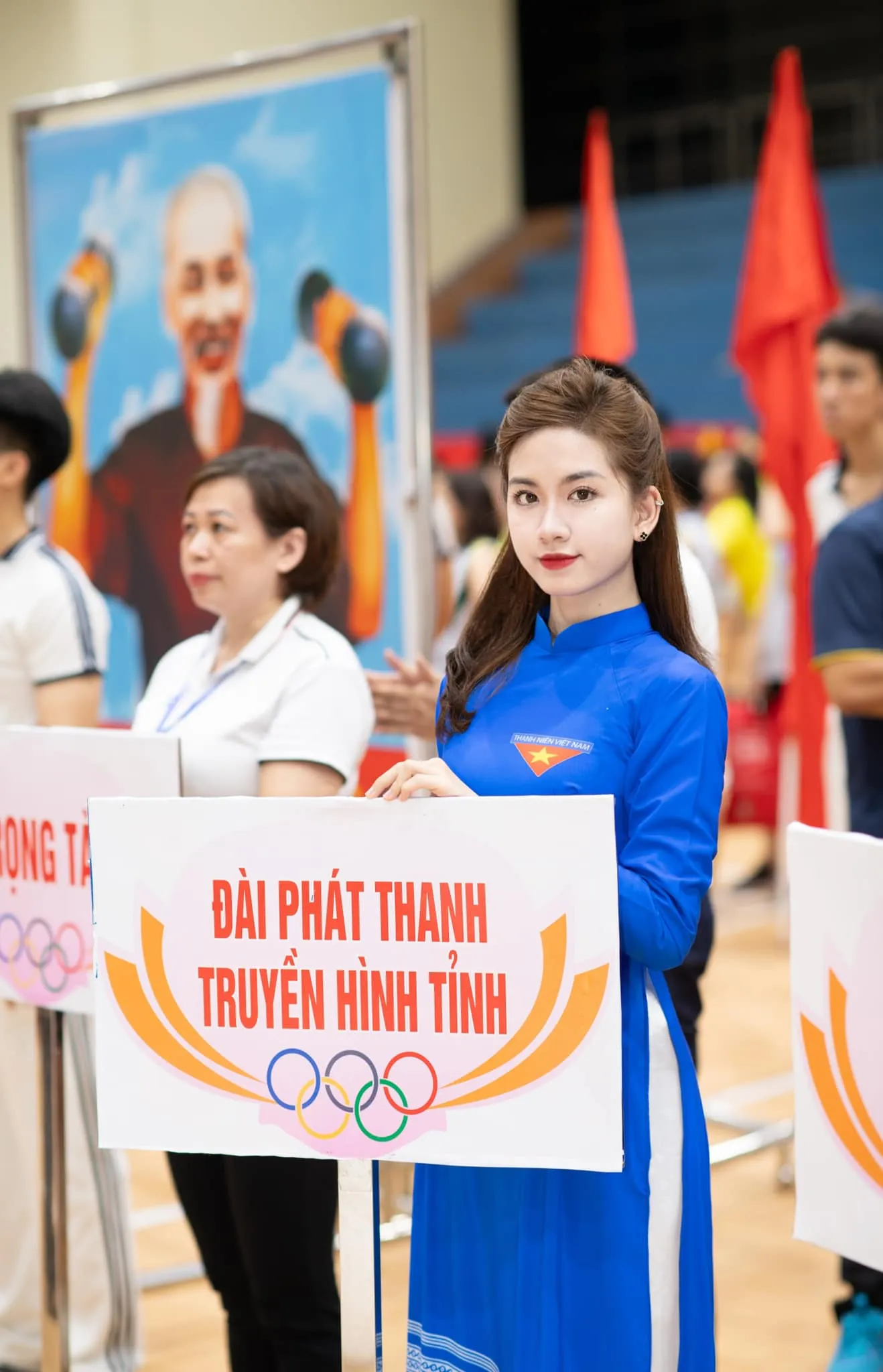 nu-mc-truyen-hinh-2002-lot-top-tim-kiem-ca-nuoc-hoa-ra-la-ai-nu-cua-cua-danh-thu-dt-viet-nam (3)