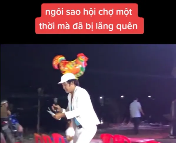 nam-ca-si-hoi-cho-mot-thoi-bi-bat-gap-ban-ve-muu-sinh-chay-don-chay-dao-xin-tung-nguoi-qua-xot-xa (1)