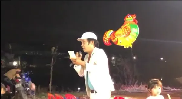 nam-ca-si-hoi-cho-mot-thoi-bi-bat-gap-ban-ve-muu-sinh-chay-don-chay-dao-xin-tung-nguoi-qua-xot-xa (5)