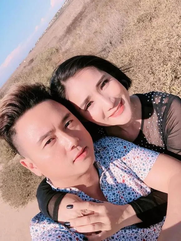 nam-ca-si-la-tinh-dau-cua-cat-tuong-bo-hao-quang-cam-500000-sang-my-trang-tay-phai-di-nau-an-lam-thue (5)