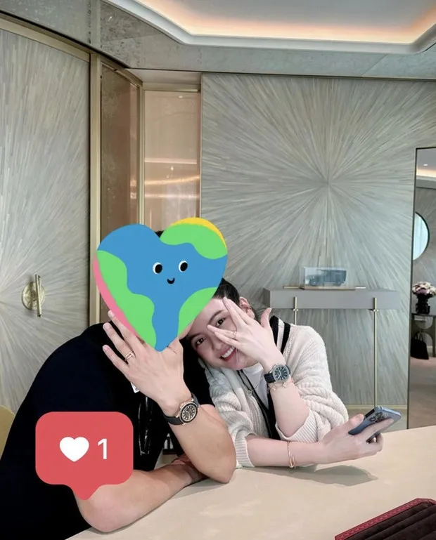 vua-an-cuoi-doan-van-hau-chu-thanh-huyen-co-dong-thai-khoe-nhan-ngon-ap-up-nghi-van-sap-ket-hon-quang-hai (6)