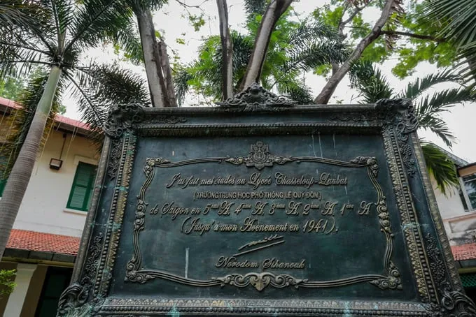 ngoi-truong-lau-doi-nhat-viet-nam-dao-tao-nhieu-nhan-vat-tam-co-den-quoc-vuong-campuchia-con-theo-hoc (4)