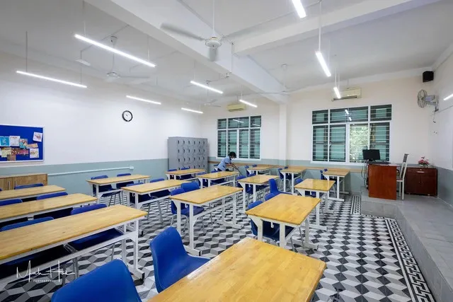 ngoi-truong-lau-doi-nhat-viet-nam-dao-tao-nhieu-nhan-vat-tam-co-den-quoc-vuong-campuchia-con-theo-hoc (7)