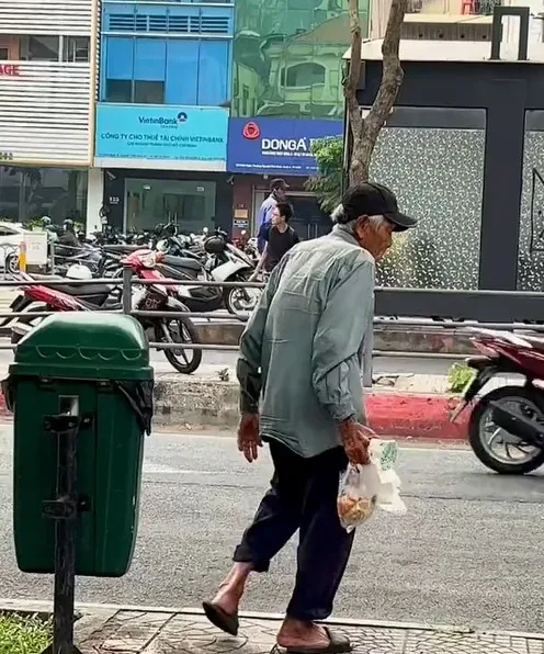 thay-ong-cu-dap-xe-loang-choang-tren-duong-co-gai-lo-lang-chay-theo-thi-phat-hien-chuyen-dau-long (4)