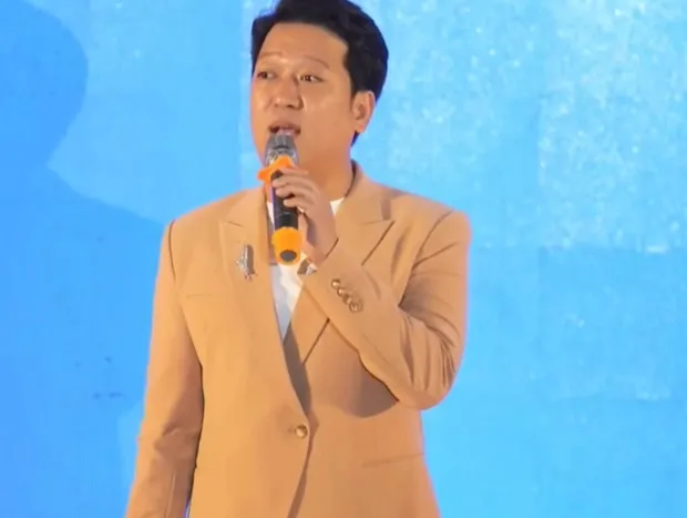 truong-giang-dua-vo-va-con-gai-di-nuoc-ngoai-thi-con-do-benh-nang-co-tien-cung-bat-luc-o-xu-nguoi (2)