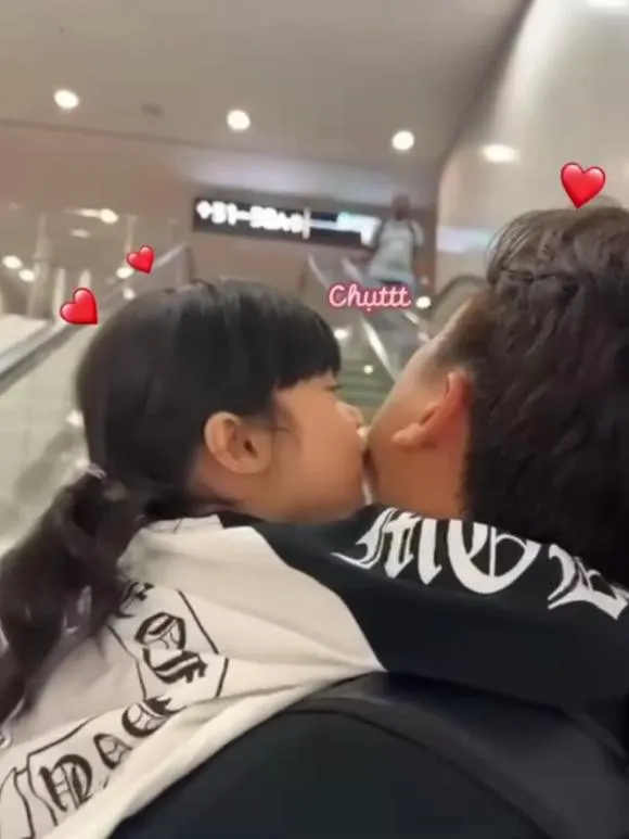 truong-giang-dua-vo-va-con-gai-di-nuoc-ngoai-thi-con-do-benh-nang-co-tien-cung-bat-luc-o-xu-nguoi (6)