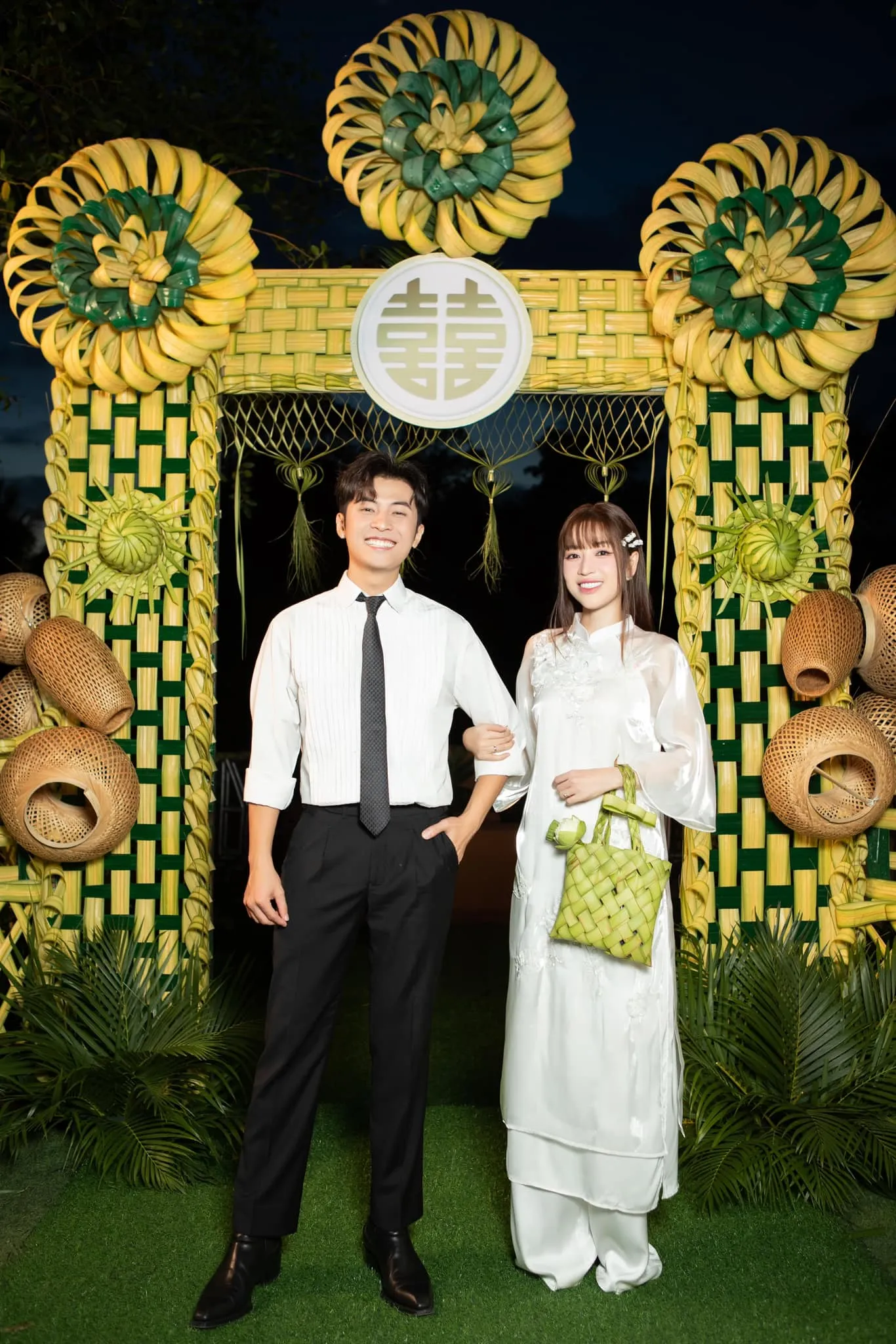 puka-tiet-lo-gia-dinh-lam-2-viec-sau-dam-cuoi-dau-tu-trang-tri-khung-hang-xom-cung-duoc-huong-ke (1)