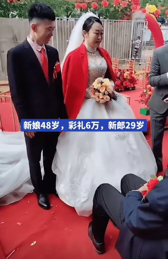 dam-cuoi-chang-trai-29-tuoi-lay-co-dau-u50-nha-gai-khong-can-hoi-mon-con-tang-nha-trai-700-ty-dong (2)