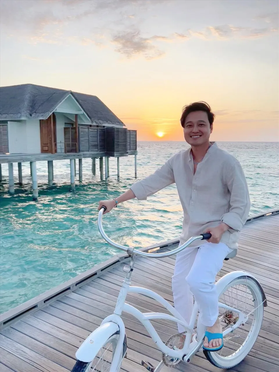 nam-ca-si-vbiz-duoc-don-doan-la-con-cua-ong-chu-dien-may-gia-the-bi-an-nhat-showbiz-tieu-tien-ty-di-du-lich (3)