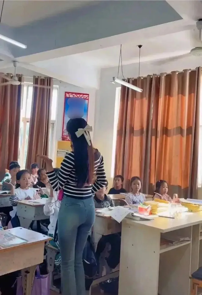 nu-giao-vien-tieu-hoc-noi-nhu-con-vi-co-bong-lung-qua-dep-khien-nhieu-phu-huynh-nam-bong-tranh-nhau-don-con-tan-hoc (4)