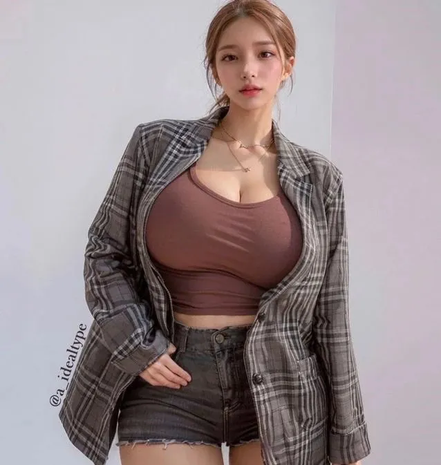 co-gai-gen-z-so-huu-diem-vang-hon-1-met-khien-dan-tinh-sung-sot-netizen-khong-the-roi-mat-truoc-than-hinh-quyen-ru (10)