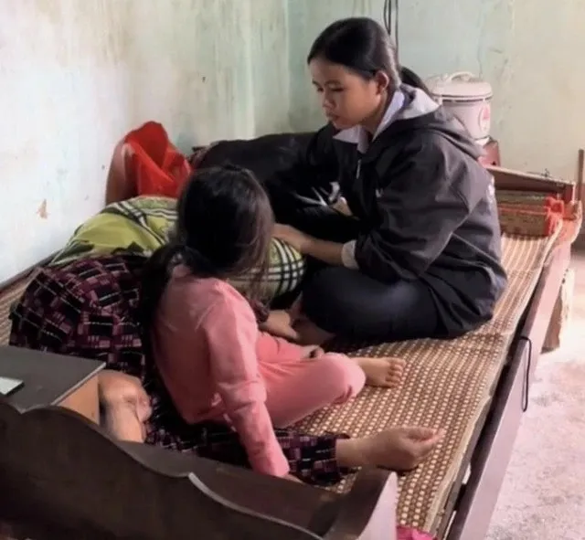 nu-sinh-bom-hang-khi-mua-quan-ao-cho-me-khien-chu-shop-bat-khoc-nhat-ve-chai-van-khong-du-tien (3)