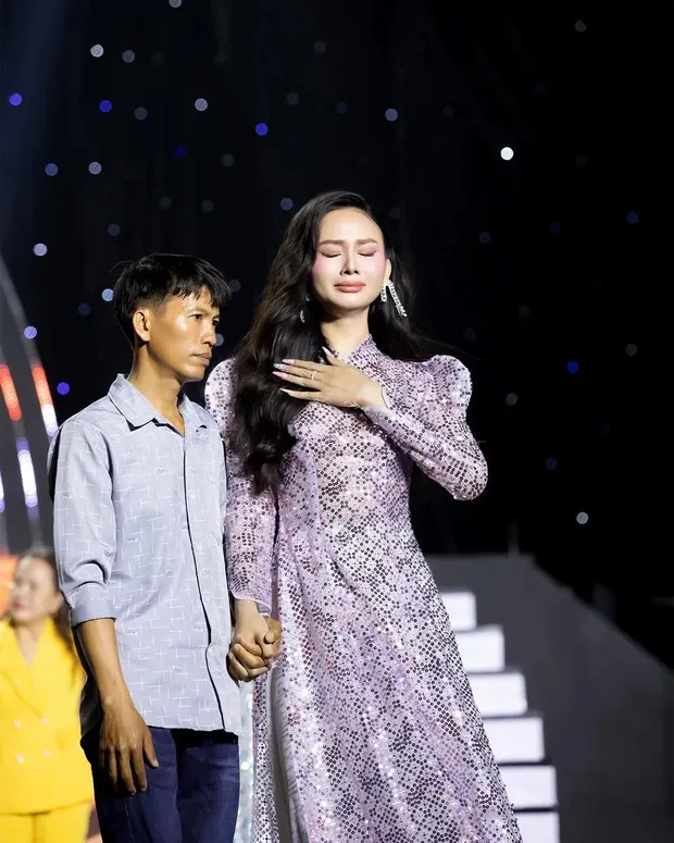 chang-trai-an-giang-don-toilet-lam-cong-nhan-kiem-tien-chuyen-gioi-duoc-me-ung-ho-mat-vay-choi-bup-be (2)