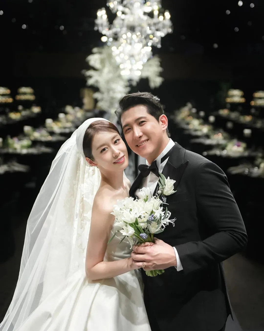 nu-ca-si-noi-tieng-duoc-gioi-tren-yeu-thich-e-show-sau-khi-ket-hon-cam-thay-hoang-mang-vi-lay-chong (2)