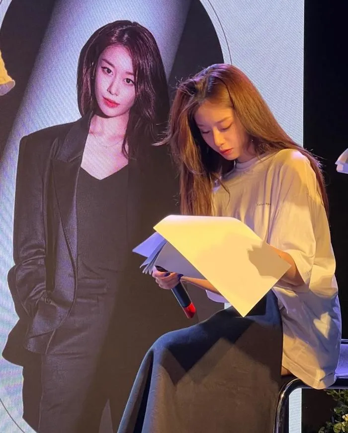 nu-ca-si-noi-tieng-duoc-gioi-tren-yeu-thich-e-show-sau-khi-ket-hon-cam-thay-hoang-mang-vi-lay-chong (311)