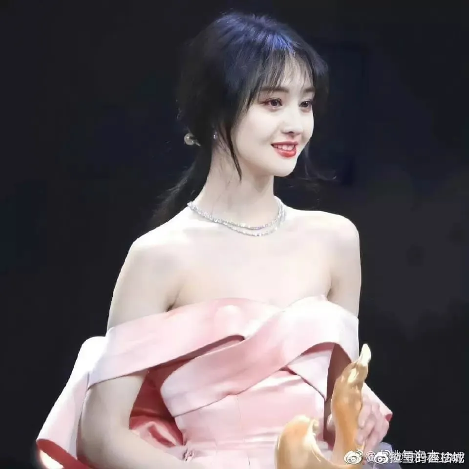 nu-dien-vien-noi-tieng-showbiz-bi-co-quan-chuc-nang-ra-soat-tai-san-co-nguy-co-ngoi-tu-7-nam-vi-khong-chiu-tra-no (3)