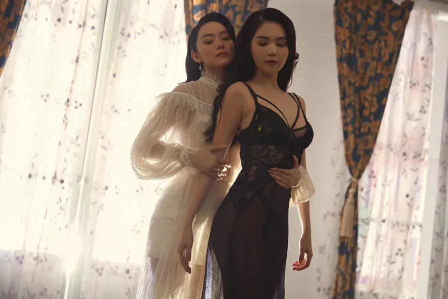 dang-bi-tam-giam-ngoc-trinh-bat-ngo-nhan-them-tin-buon-netizen-lo-lang-da-het-duong-tro-lai-showbiz (15)