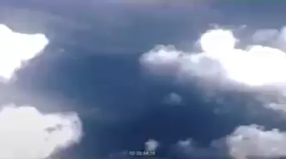 ro-clip-quay-duoc-canh-mat-tich-bi-an-cua-chuyen-bay-mh370-tren-bau-troi-gan-10-nam-moi-co-loi-giai-dap (1)