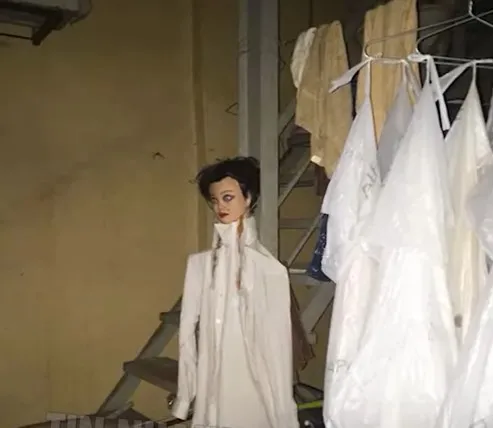 tha-ma-no-canh-vao-be-nuoc-cua-truong-quay-clip-cau-view-canh-sat-den-noi-tim-thay-5-nguoi-that-gap-chuyen-khong-may (4)