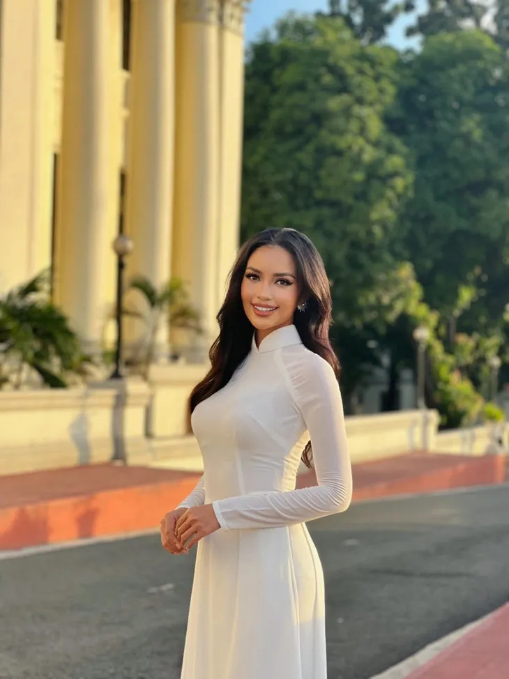 ro-tin-nguoi-dep-bi-buoc-thoi-hoc-ngoi-ghe-bgk-cham-thi-hoa-hau-sinh-vien-ban-to-chuc-len-tieng (3)