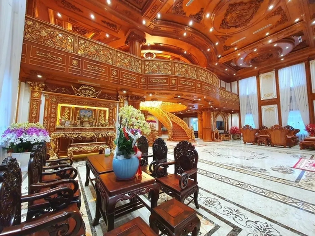 choang-truoc-dinh-thu-150-ty-dong-noi-tieng-nhat-nhi-mien-tay-rong-3000m2-noi-that-dat-vang-kho-ai-lam-lai (7)