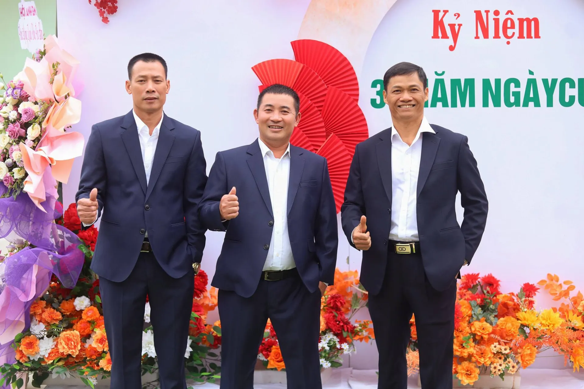 3-cap-vo-chong-cung-to-chuc-ky-niem-30-nam-ngay-cuoi-tai-hien-dieu-trung-hop-kho-tin-ai-nghe-cung-bat-ngo (5)