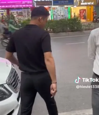 nam-dien-vien-dinh-dam-vbiz-vuong-tranh-cai-vi-phot-lo-thai-do-khong-than-thien-du-fan-chao-hoi-lich-su (2)