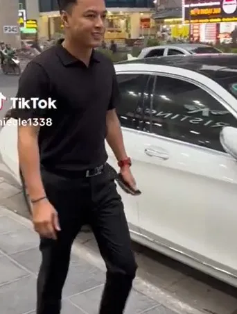 nam-dien-vien-dinh-dam-vbiz-vuong-tranh-cai-vi-phot-lo-thai-do-khong-than-thien-du-fan-chao-hoi-lich-su (3)