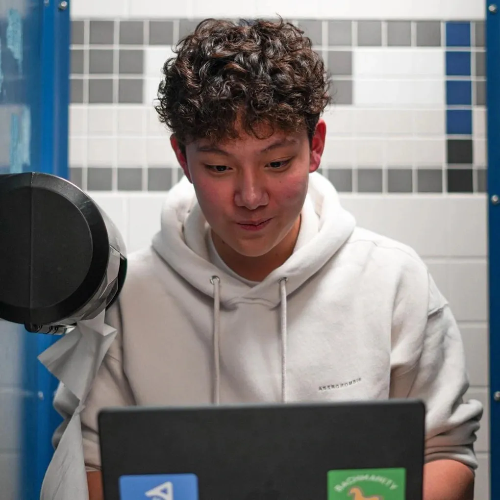 nam-sinh-lop-11-lien-tuc-tron-hoc-vao-nha-ve-sinh-giao-vien-dieu-tra-ta-hoa-chu-cong-ty-gan-500-ty-dong (3)