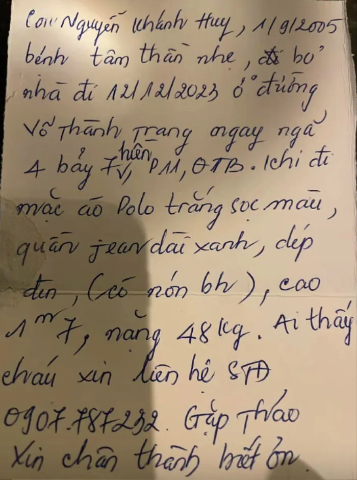 me-khoc-can-nuoc-mat-khi-con-mat-tich-du-ngoi-sau-xe-10-ngay-khong-ro-tung-tich-duoc-tim-thay-cho-khong-ngo (3)