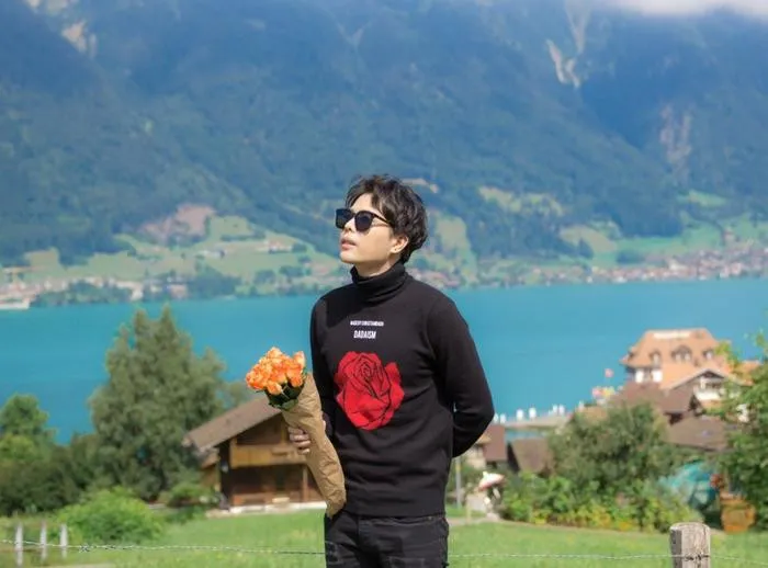 ro-gia-the-giau-co-cua-trinh-thang-binh-cau-am-nha-giau-tien-co-the-dot-chay-ca-thanh-pho (14)