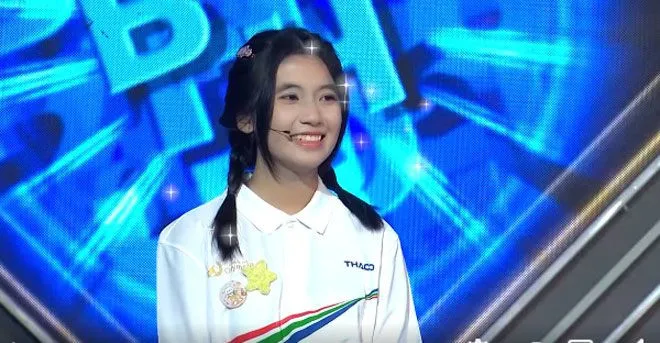 nu-sinh-co-nu-cuoi-toa-nang-chiem-song-duong-len-dinh-olympia-thanh-tich-khung-nghe-ma-choang-vang (6)