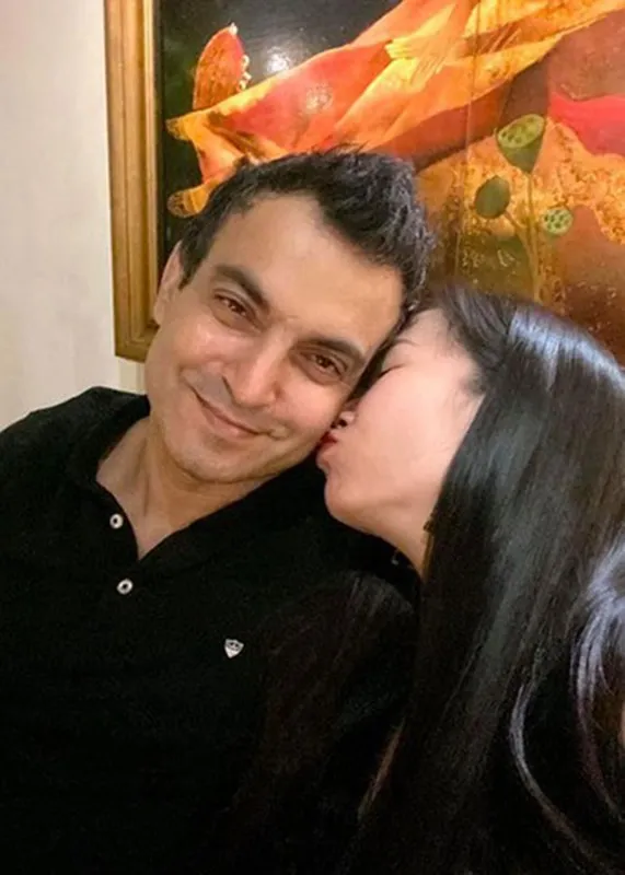 nu-ca-si-dinh-dam-vbiz-kho-so-vi-tinh-tung-bi-ban-trai-cu-phan-boi-dinh-di-tu (4)