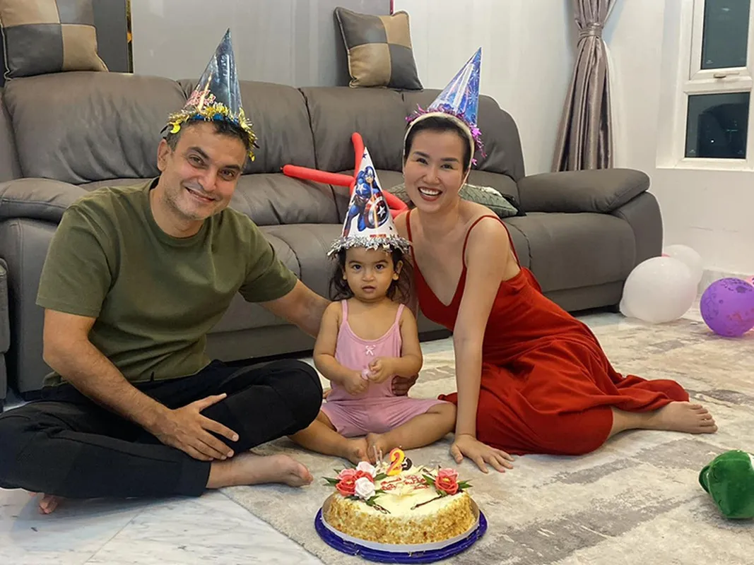 nu-ca-si-dinh-dam-vbiz-kho-so-vi-tinh-tung-bi-ban-trai-cu-phan-boi-dinh-di-tu (7)