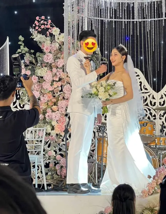 ro-anh-ban-gai-cu-quang-hai-le-xe-hoa-so-ke-truoc-tinh-cu-khoanh-khac-trong-le-dinh-hon-khien-netizen-xon-xao (4)