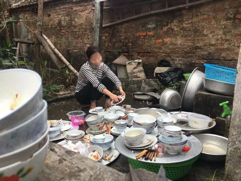 ca-nam-lam-quan-quat-lo-cho-nha-chong-co-gai--am-uc-cuoi-nam-cam-can-khong-cho-ve-nha-ngoai-dip-nghi (5)