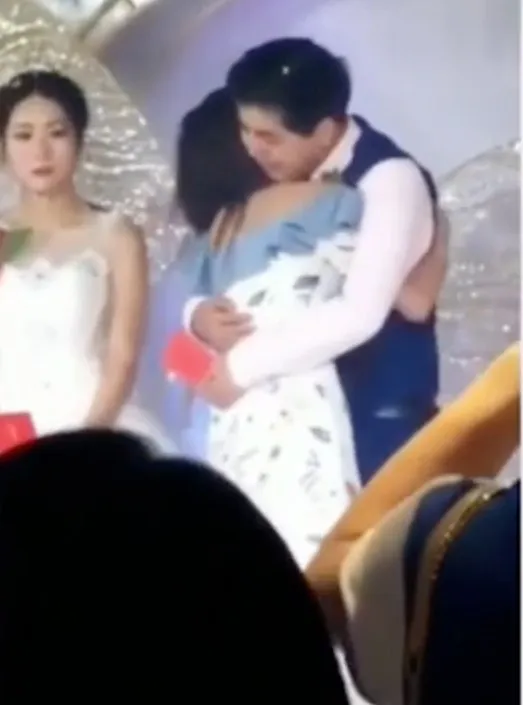 co-gai-di-dam-cuoi-ban-trai-cu-thi-nhan-duoc-phong-bao-li-xi-xem-do-vat-ben-trong-ma-khong-cam-noi-nuoc-mat (5)