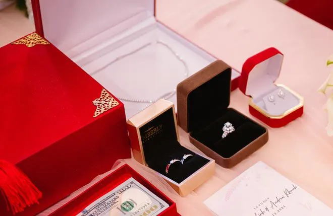 danh-tinh-co-dau-kim-cuong-hot-viet-nam-nhan-suong-suong-400-vien-kim-cuong-trong-ngay-cuoi-nguoi-hot-nhat-mxh (5)