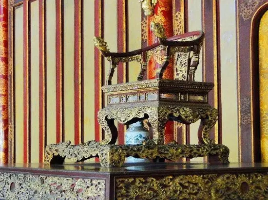 dong-ho-nao-co-nhieu-nguoi-nguoi-lam-vui-nhat-lich-su-viet-nam-co-hoc-gioi-su-den-dau-cung-chua-chac-biet (6)