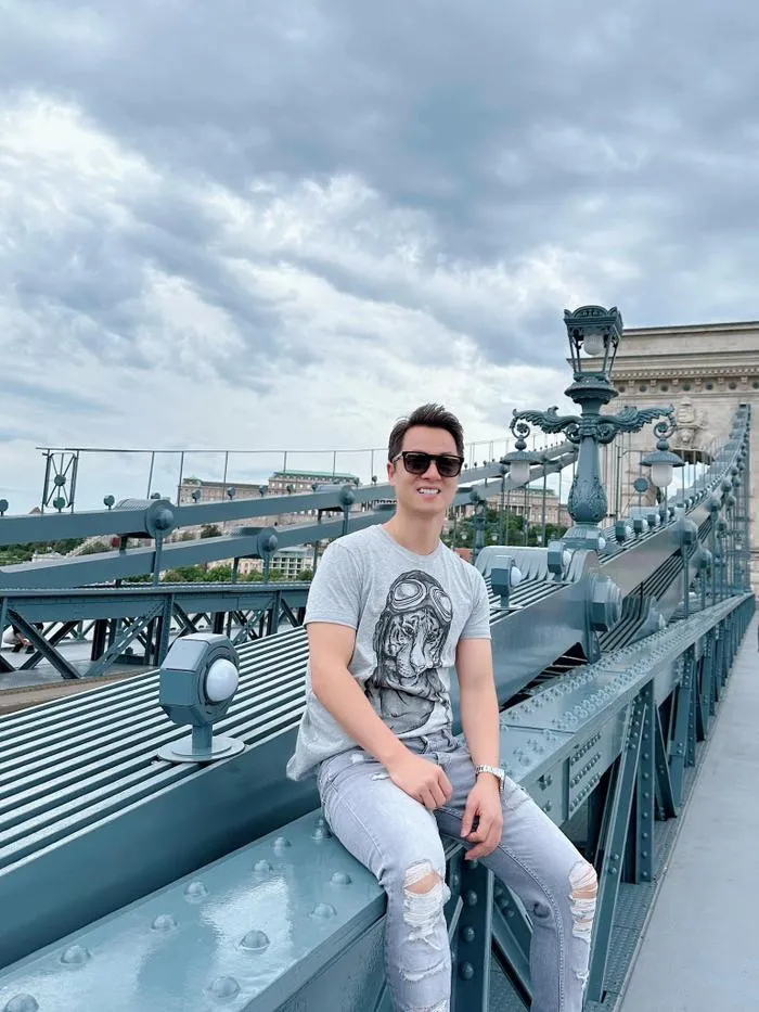 nam-ca-si-vbiz-dang-o-dinh-cao-su-nghiep-gap-bien-co-suc-khoe-ngung-ca-hat-roi-khoi-lang-giai-tri (4)