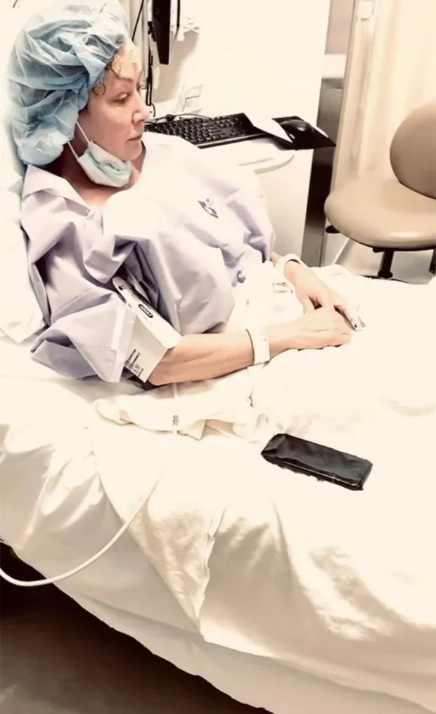 mac-dung-thu-giai-doan-4-nu-dien-vien-dinh-dam-khao-khat-song-them-vai-nam-nua-vi-benh-da-di-can-len-nao (113)